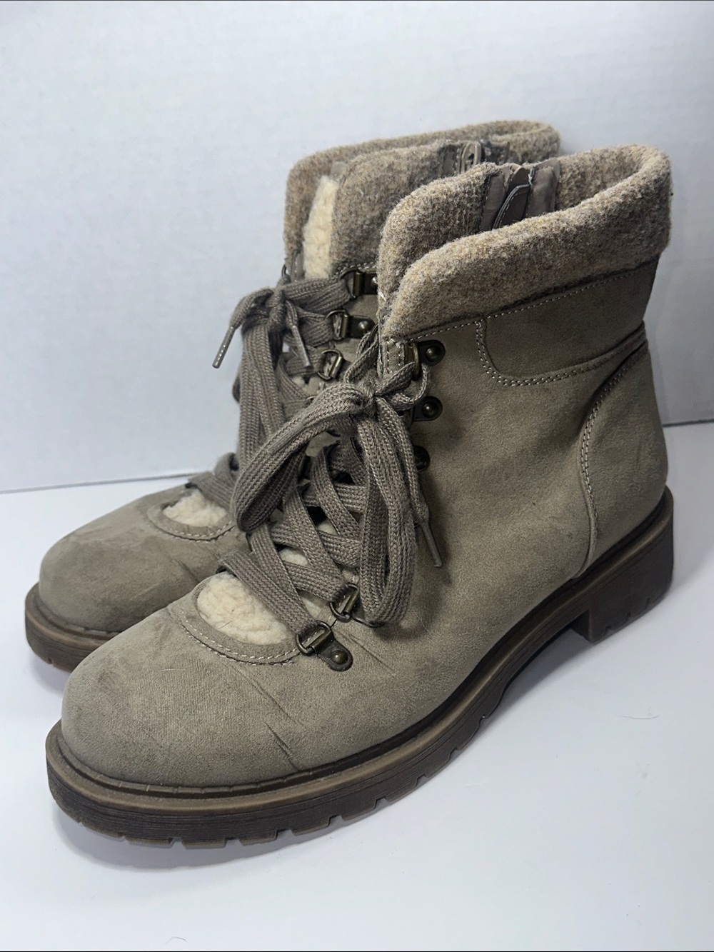 Crown Vintage Vantigo women’s Boots 8.5 Taupe Brown Suede Lined Lace-Up Hiking